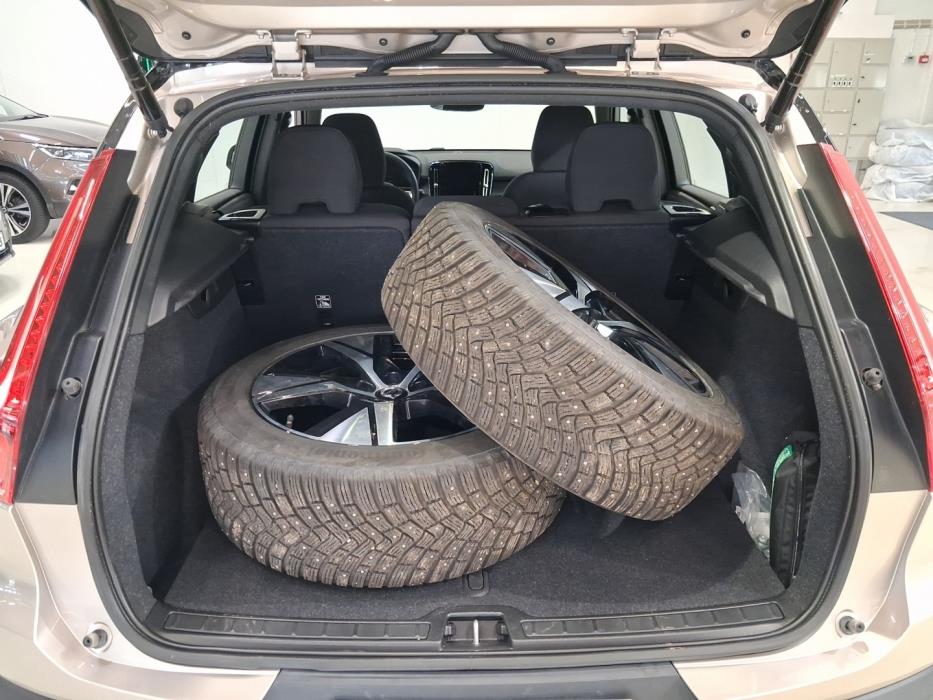 VOLVO XC40 2023
