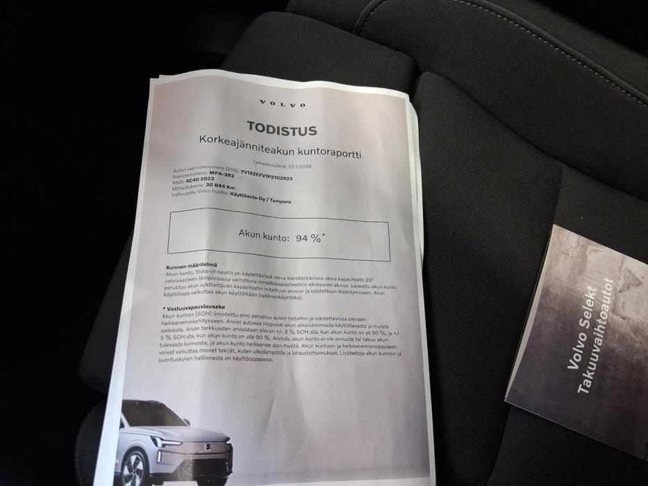 VOLVO XC40 2023