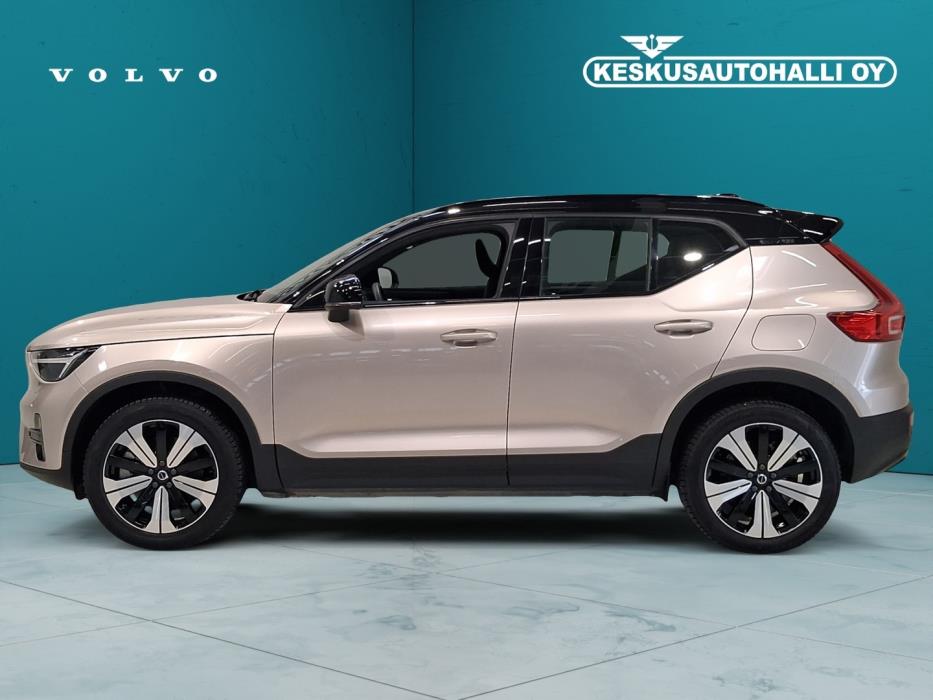 VOLVO XC40 2023