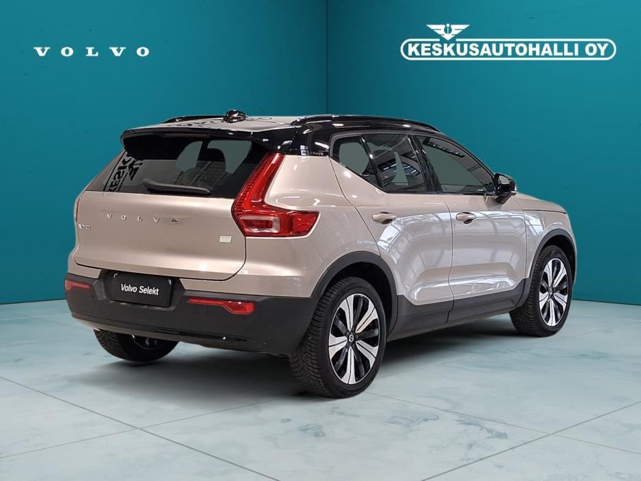 VOLVO XC40 2023