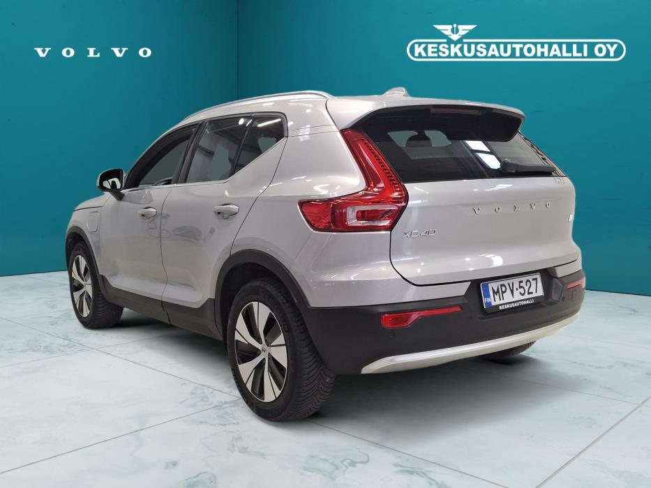 VOLVO XC40 2023