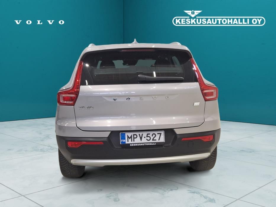 VOLVO XC40 2023
