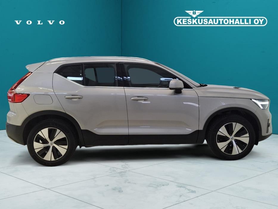 VOLVO XC40 2023