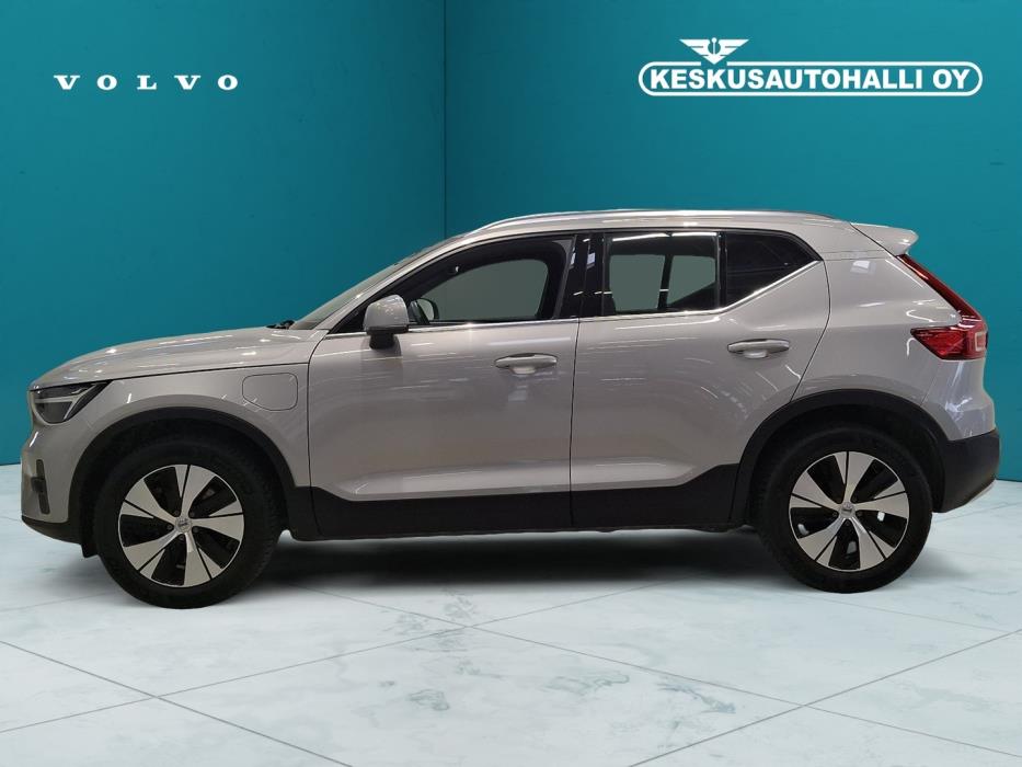 VOLVO XC40 2023