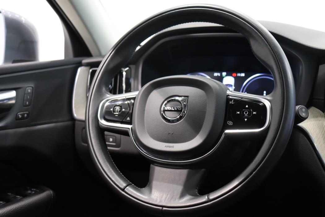 VOLVO XC60 2021