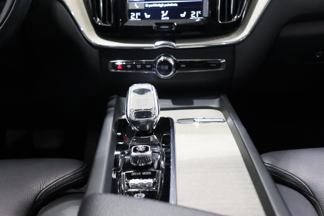 VOLVO XC60 2021