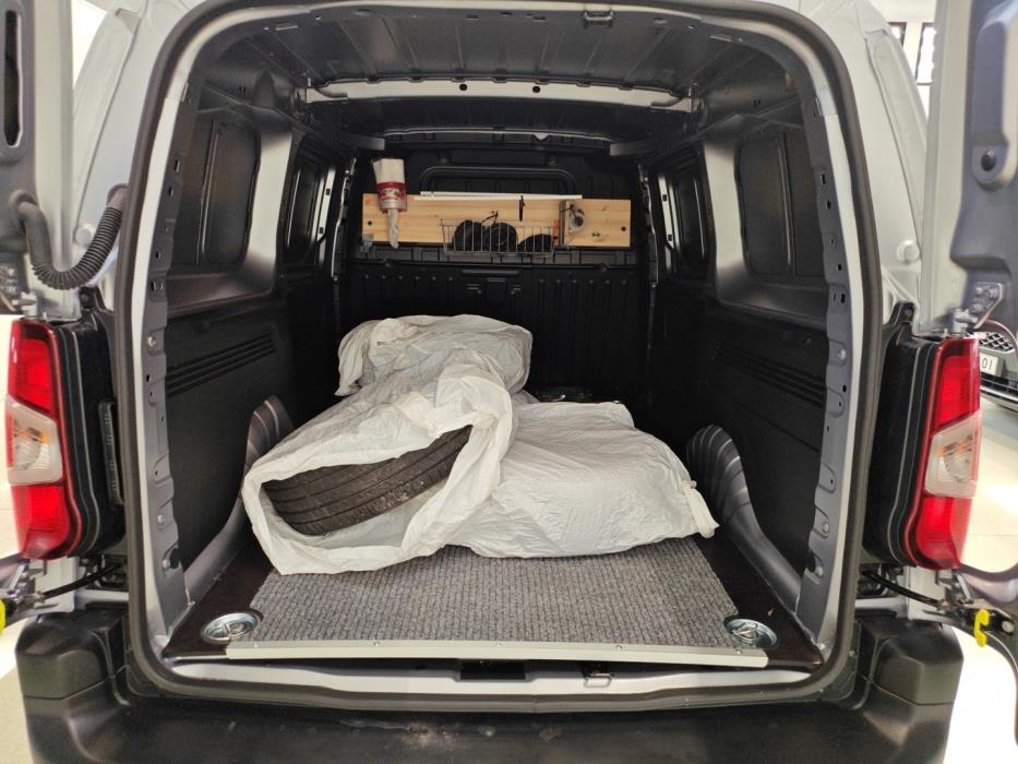 PEUGEOT Partner 2025