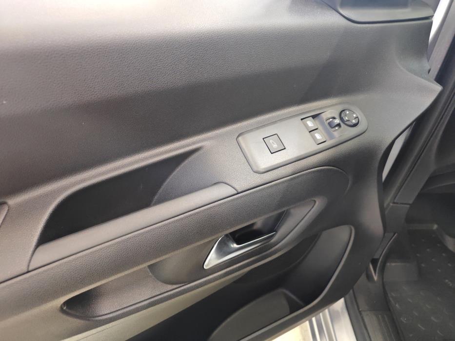 PEUGEOT Partner 2025