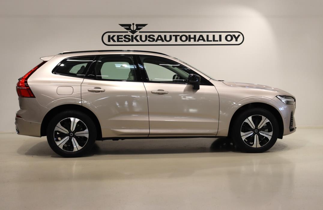 VOLVO XC60 2025