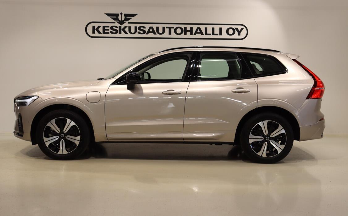 VOLVO XC60 2025