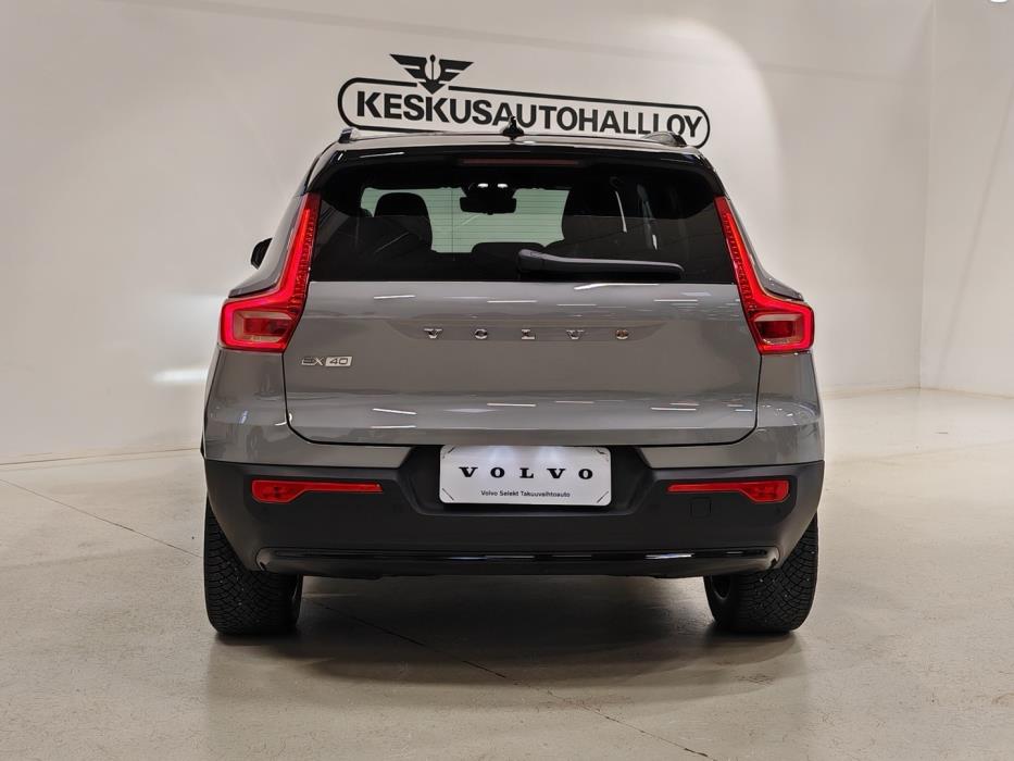 VOLVO EX40 2025