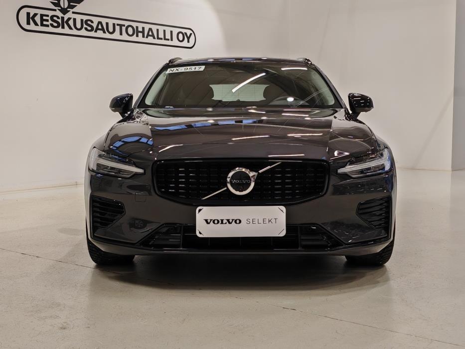 VOLVO V60 2025