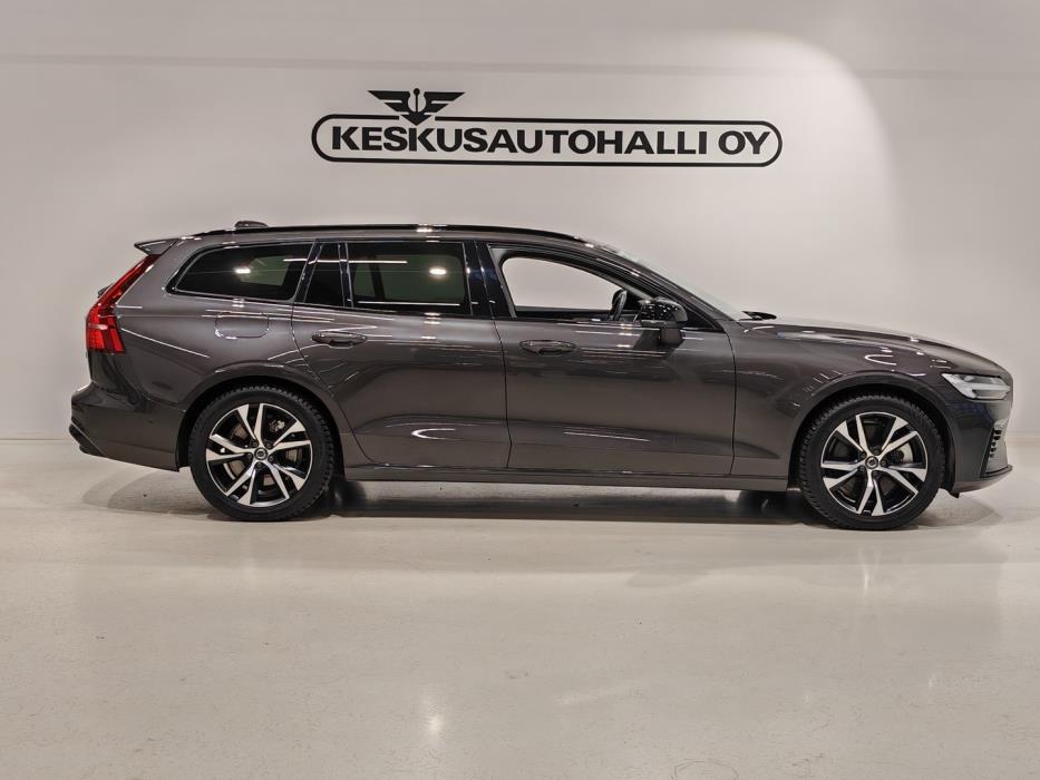 VOLVO V60 2025