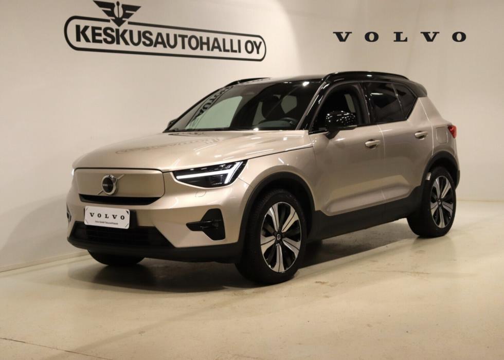 VOLVO XC40 2024