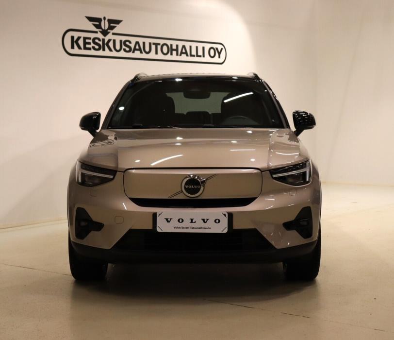 VOLVO XC40 2024