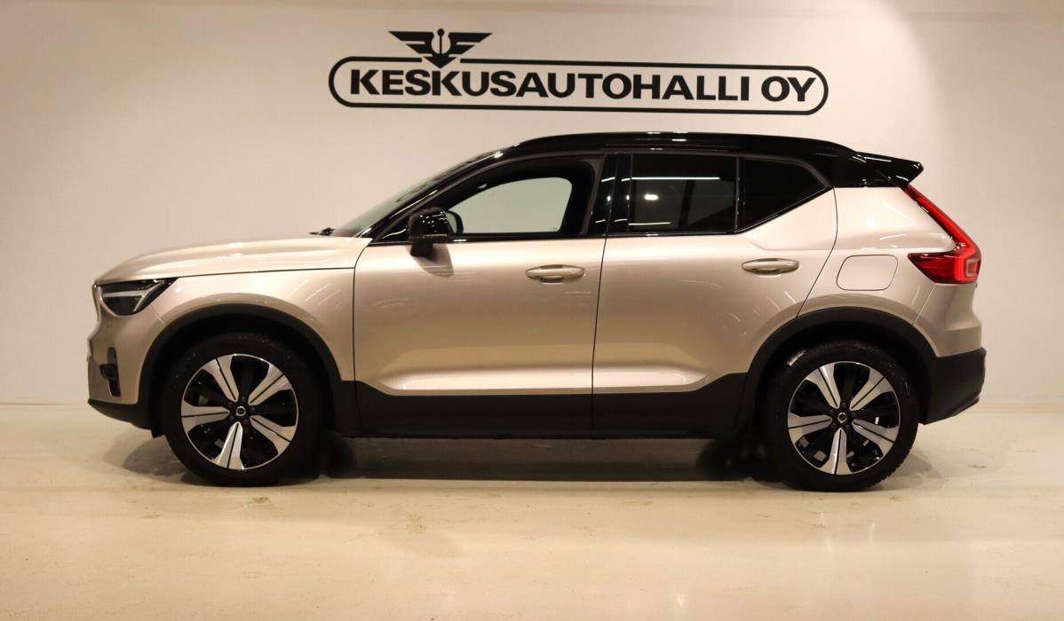 VOLVO XC40 2024