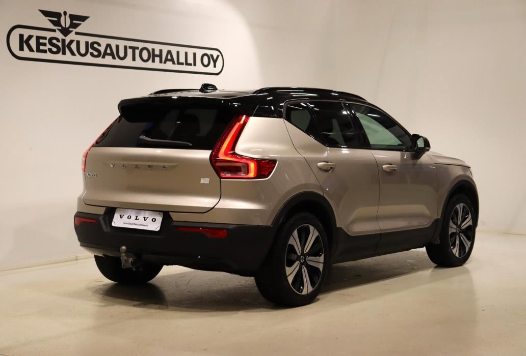 VOLVO XC40 2024