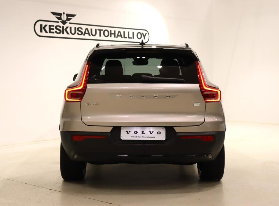 VOLVO XC40 2024