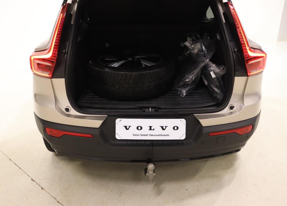 VOLVO XC40 2024