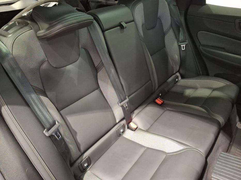 VOLVO XC60 2025