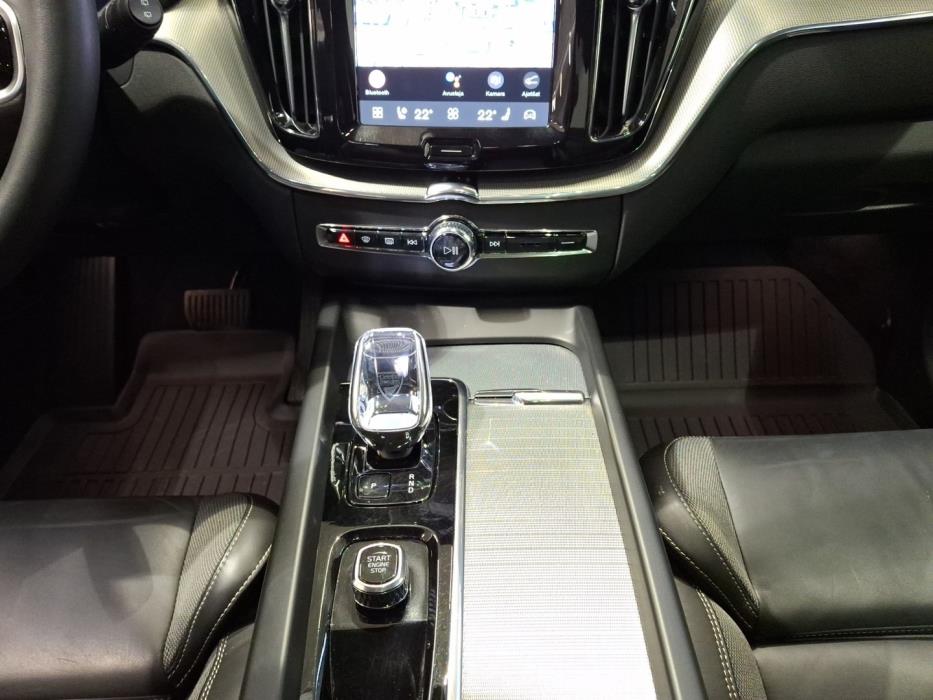 VOLVO XC60 2025