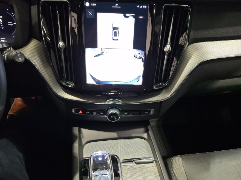 VOLVO XC60 2025