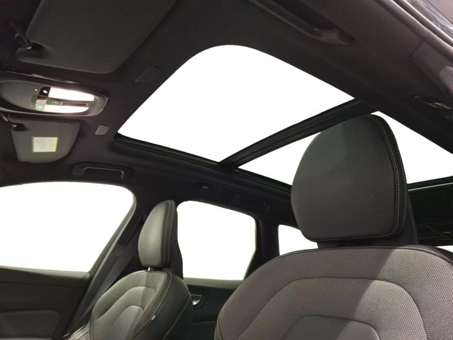 VOLVO XC60 2025