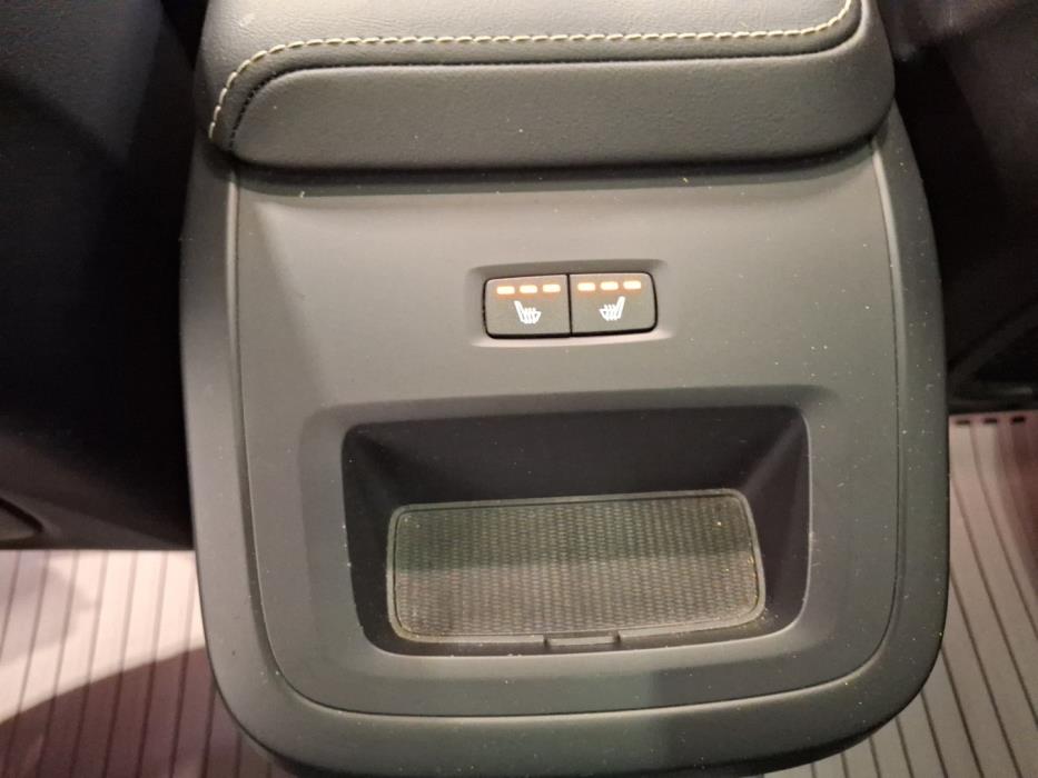 VOLVO XC60 2025