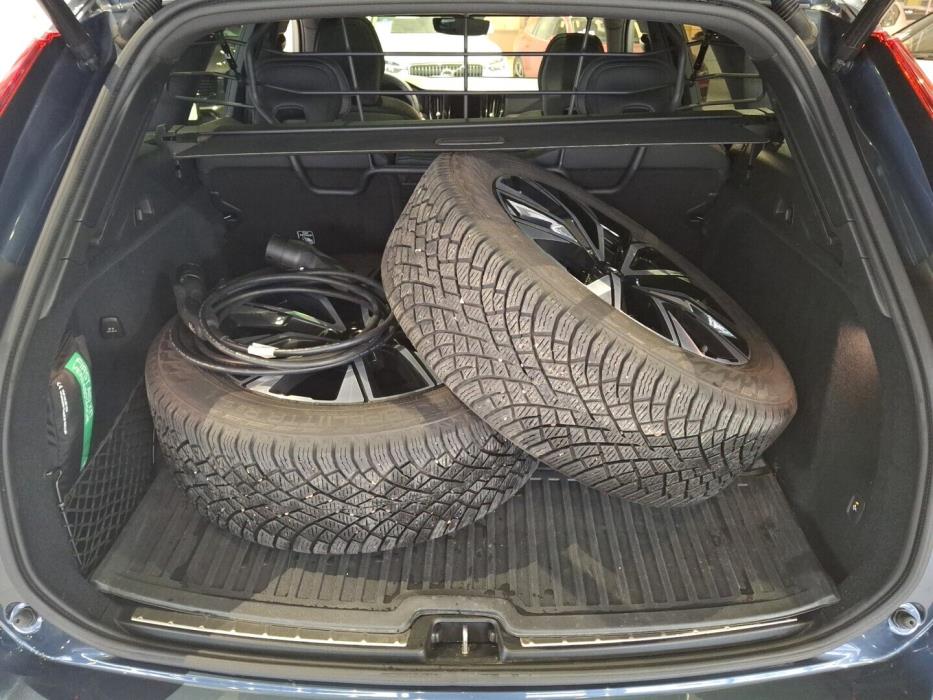 VOLVO XC60 2025