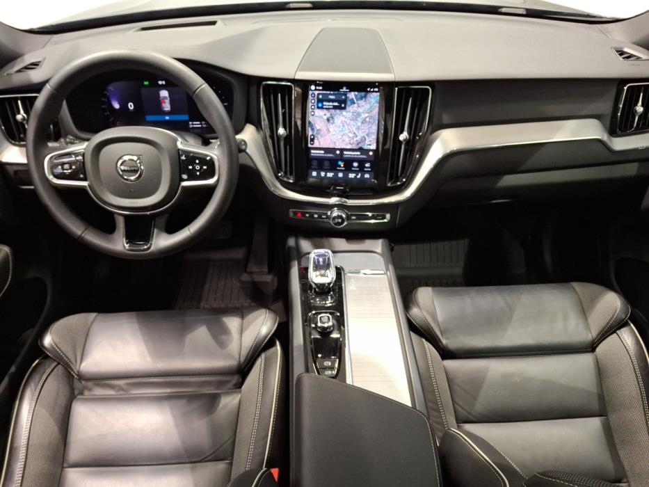 VOLVO XC60 2025