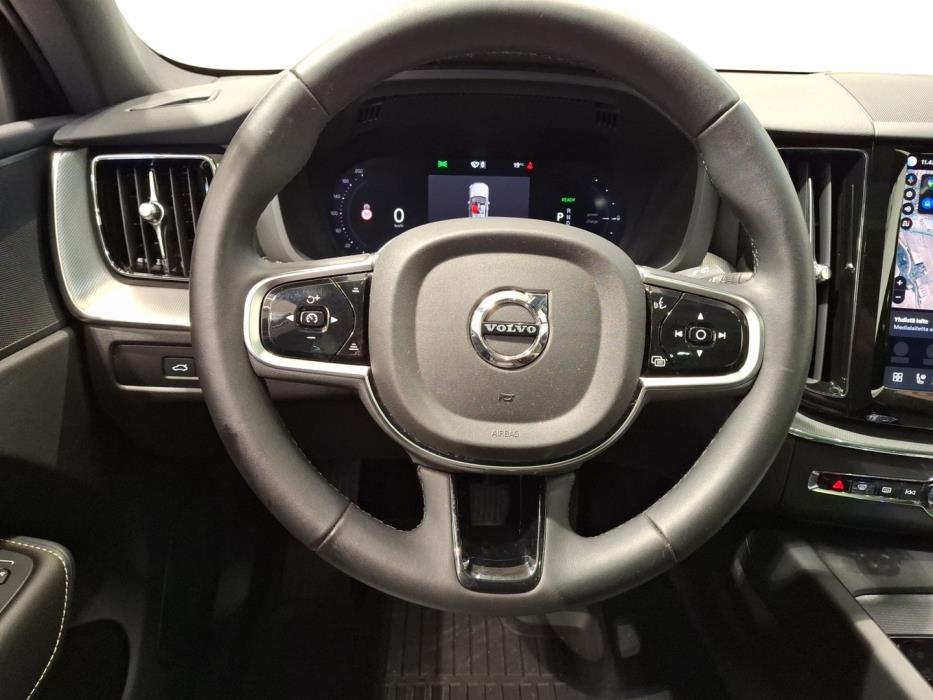 VOLVO XC60 2025