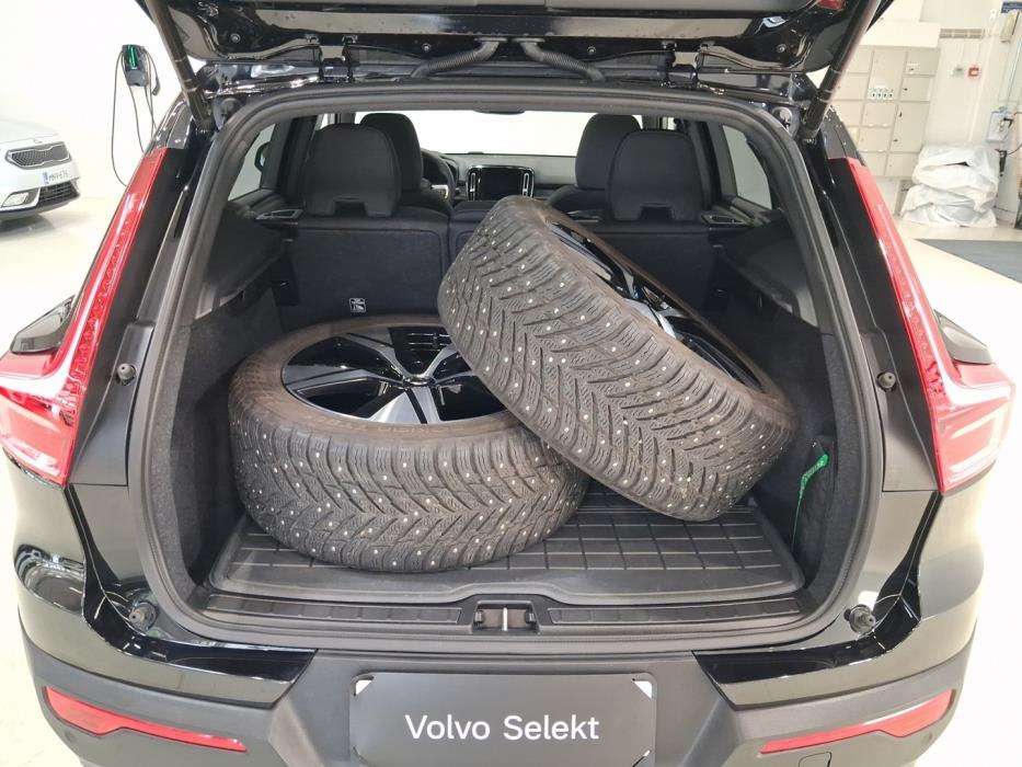 VOLVO EX40 2025