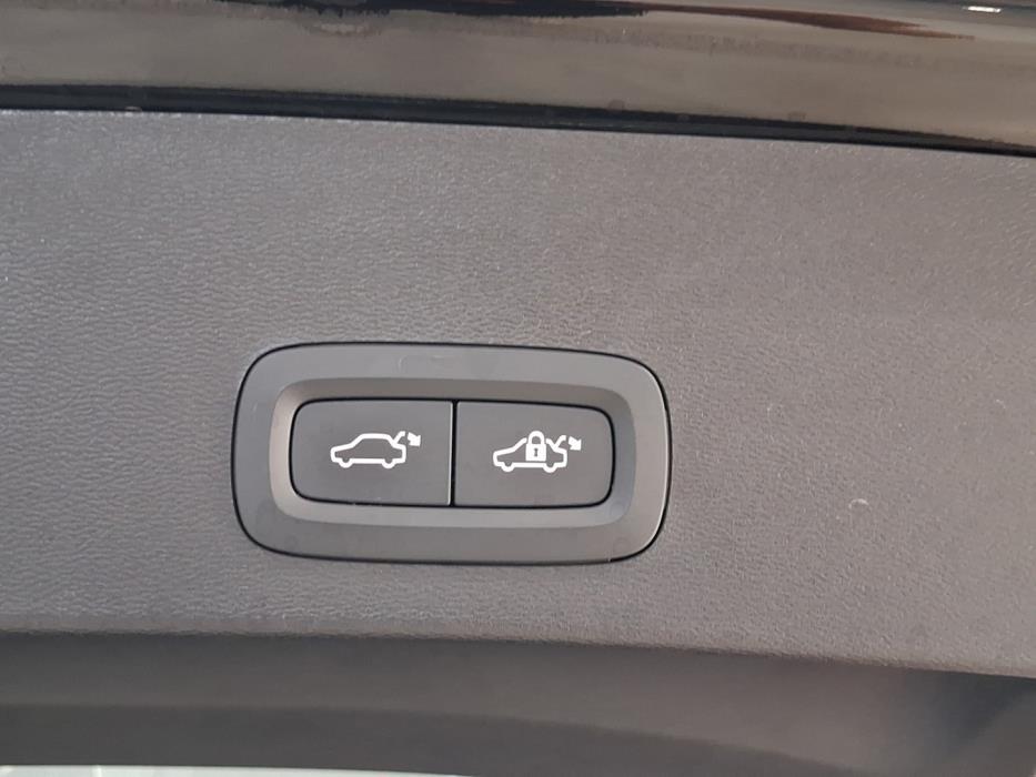 VOLVO EX40 2025
