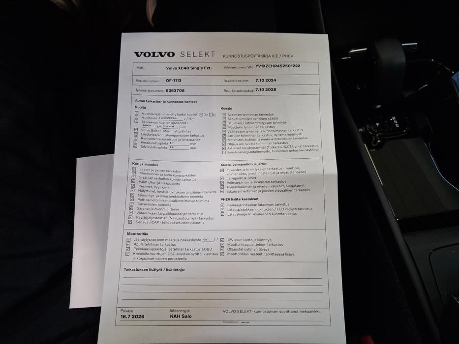 VOLVO EX40 2025