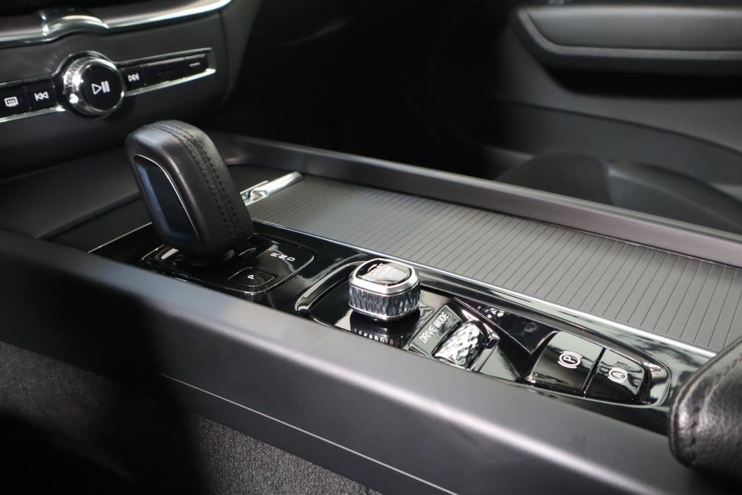 VOLVO XC60 2021