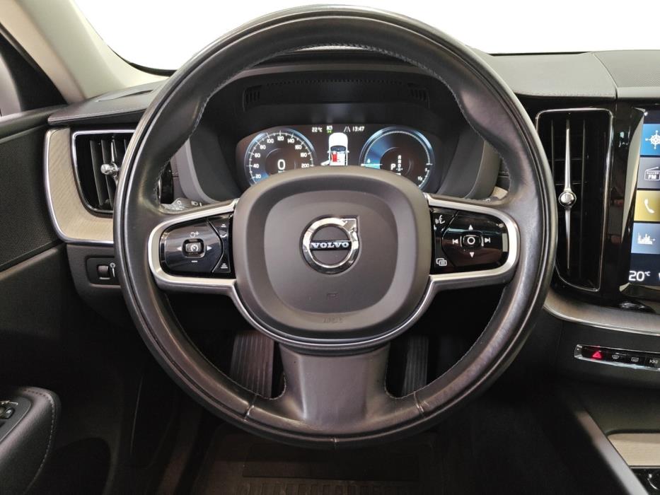 VOLVO XC60 2020