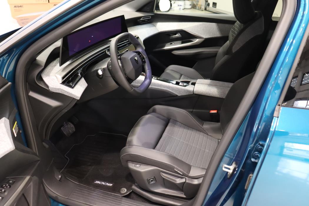 PEUGEOT E-3008 2025