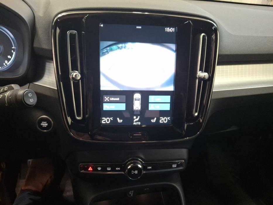 VOLVO XC40 2021