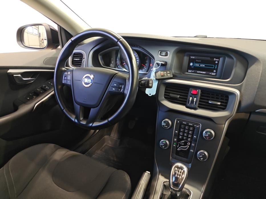 VOLVO V40 Cross Country 2013