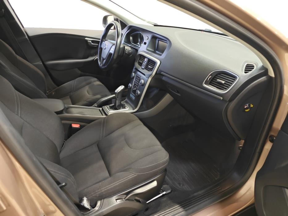 VOLVO V40 Cross Country 2013