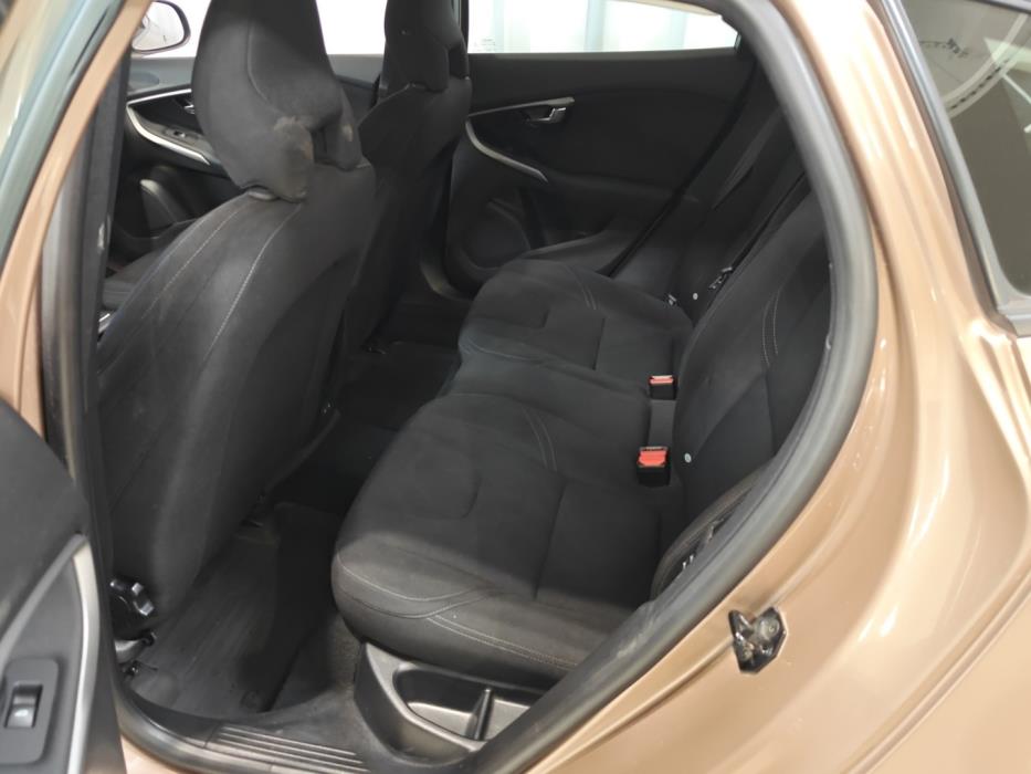 VOLVO V40 Cross Country 2013