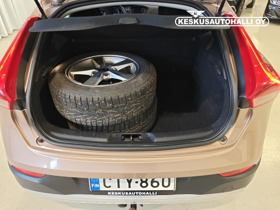 VOLVO V40 Cross Country 2013