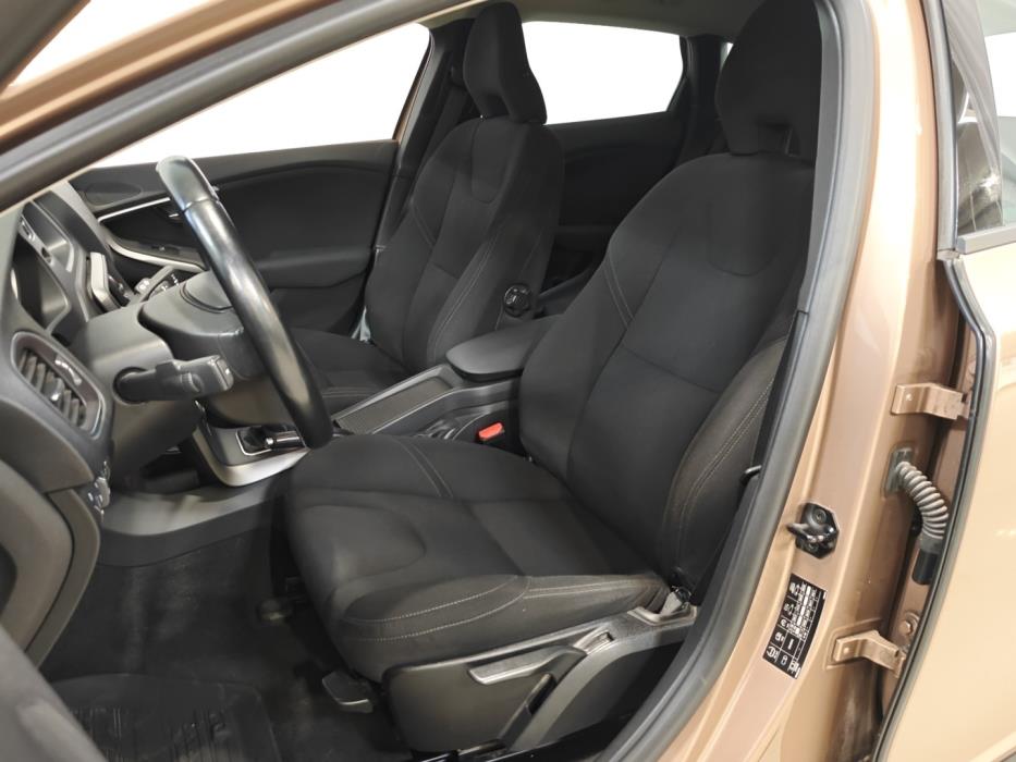 VOLVO V40 Cross Country 2013