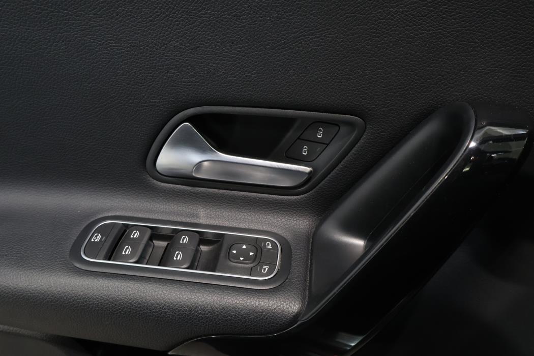 MERCEDES-BENZ A 2019