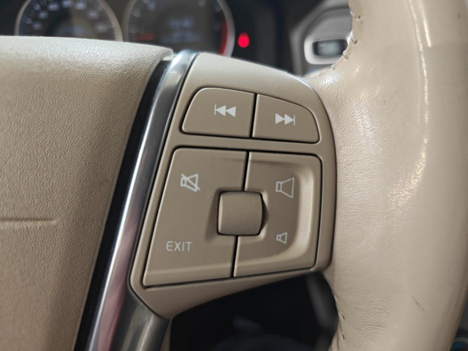 VOLVO XC60 2011