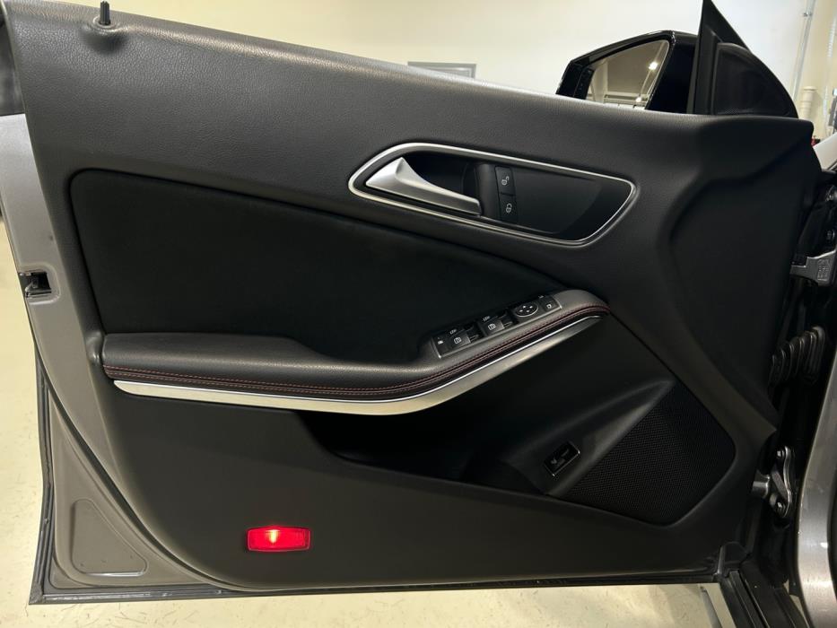 MERCEDES-BENZ CLA 2017
