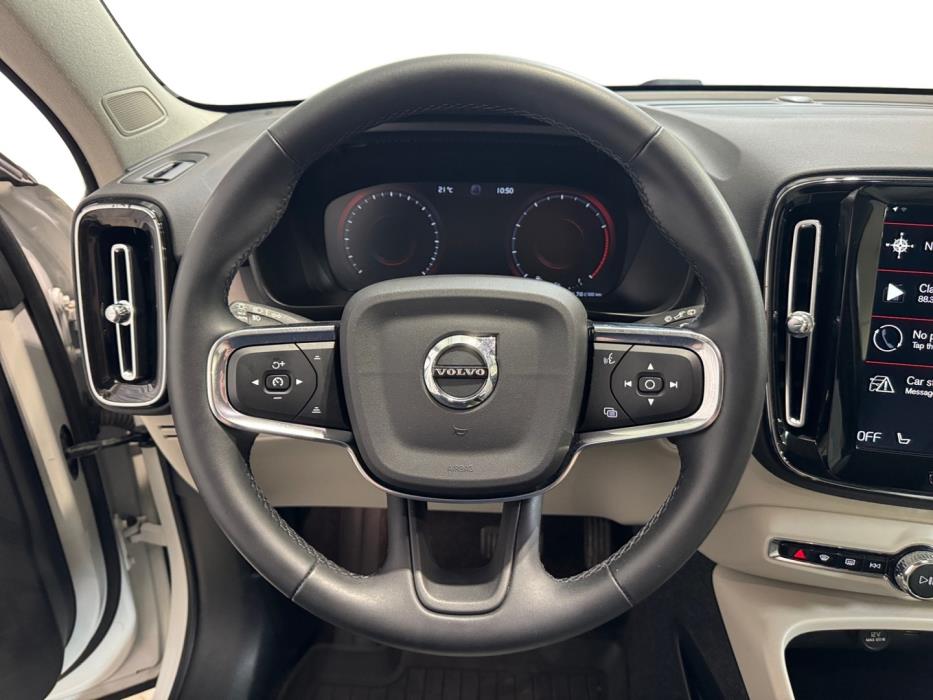 VOLVO XC40 2021