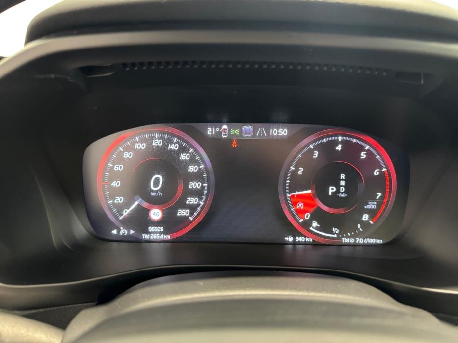 VOLVO XC40 2021