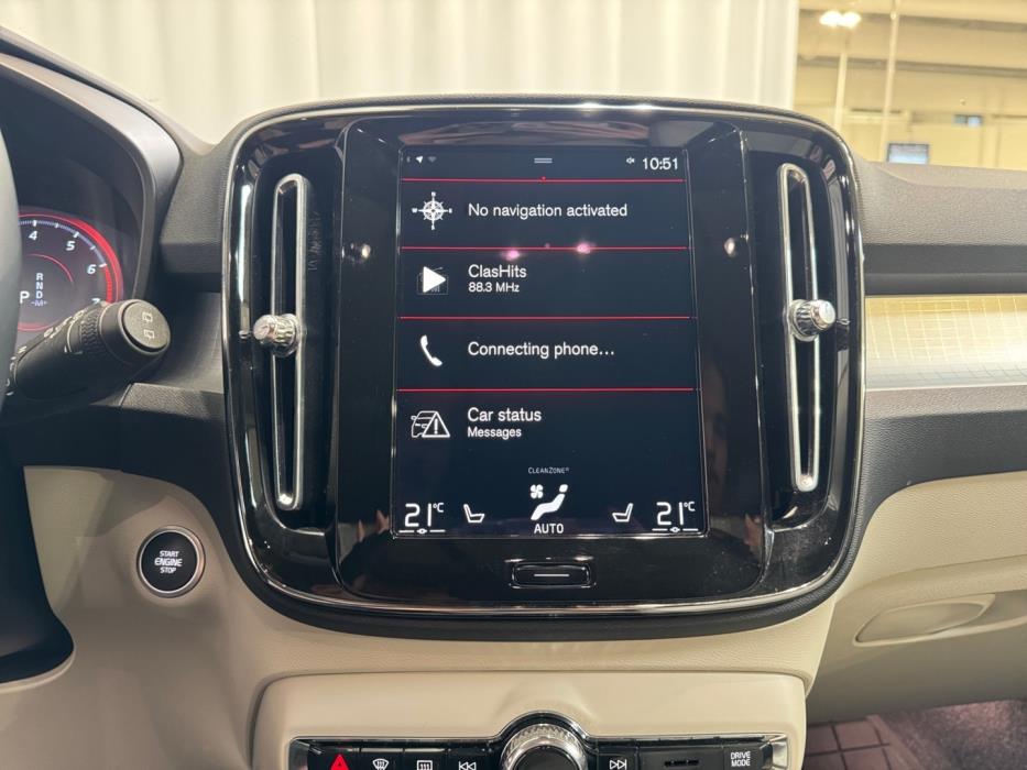 VOLVO XC40 2021