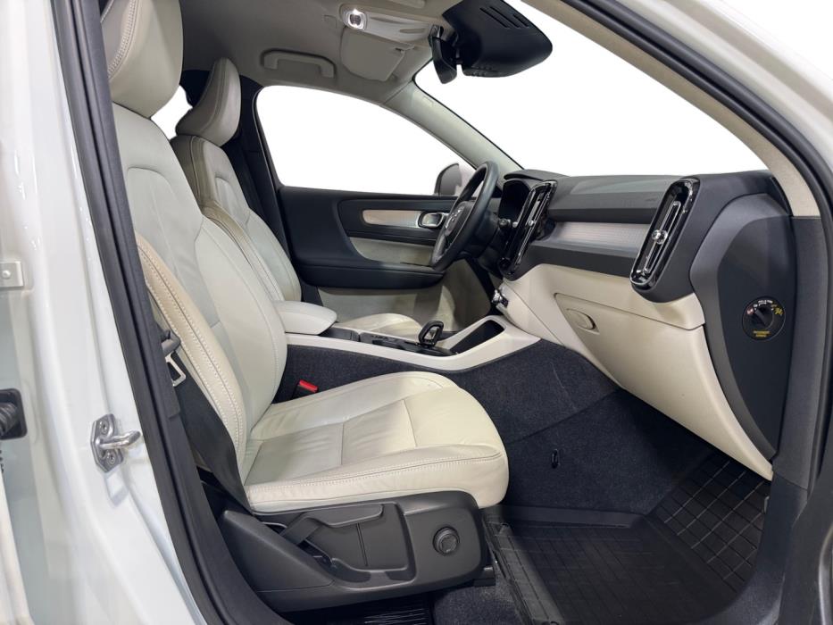 VOLVO XC40 2021